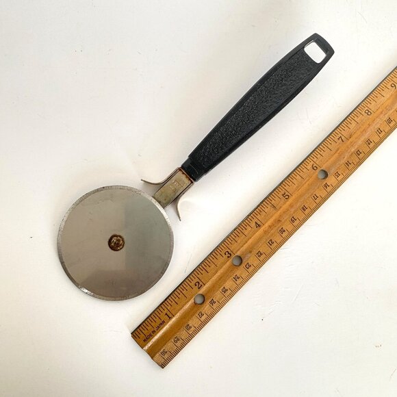 Retro EKCO Pizza Cutter Stainless Steel Blade Black Handle Kitchen Tool Gadget - Picture 9 of 10